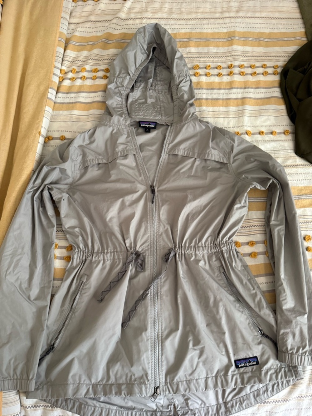 Patagonia Women's Light Gray Hooded Packable Shell Jacket